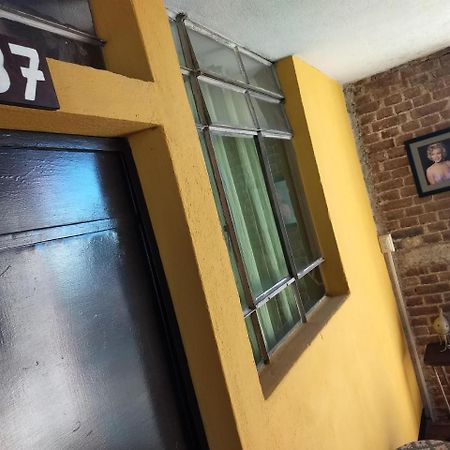 Give House Bed and Breakfast Guatemala City Exteriör bild