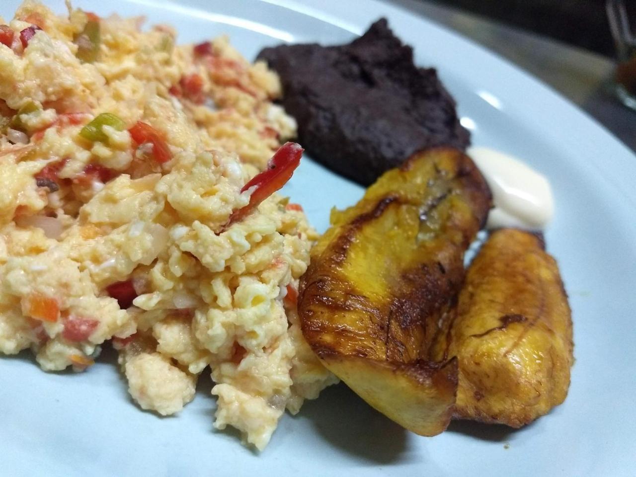 Give House Bed and Breakfast Guatemala City Exteriör bild