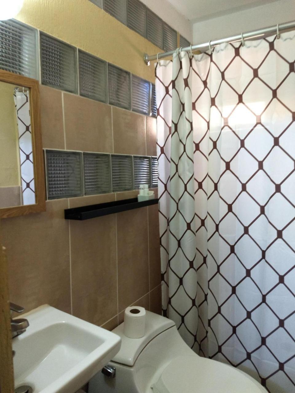Give House Bed and Breakfast Guatemala City Exteriör bild