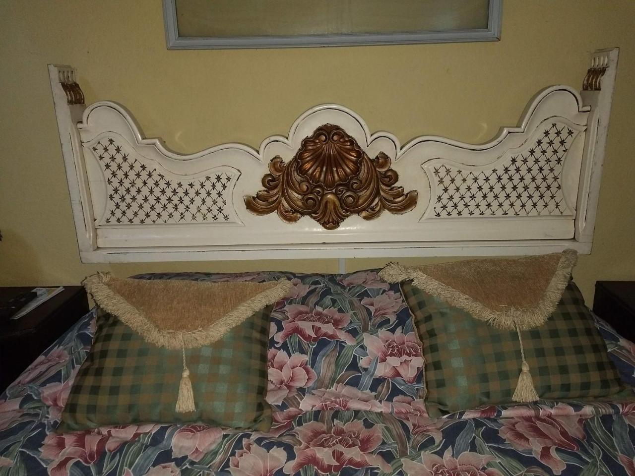 Give House Bed and Breakfast Guatemala City Exteriör bild