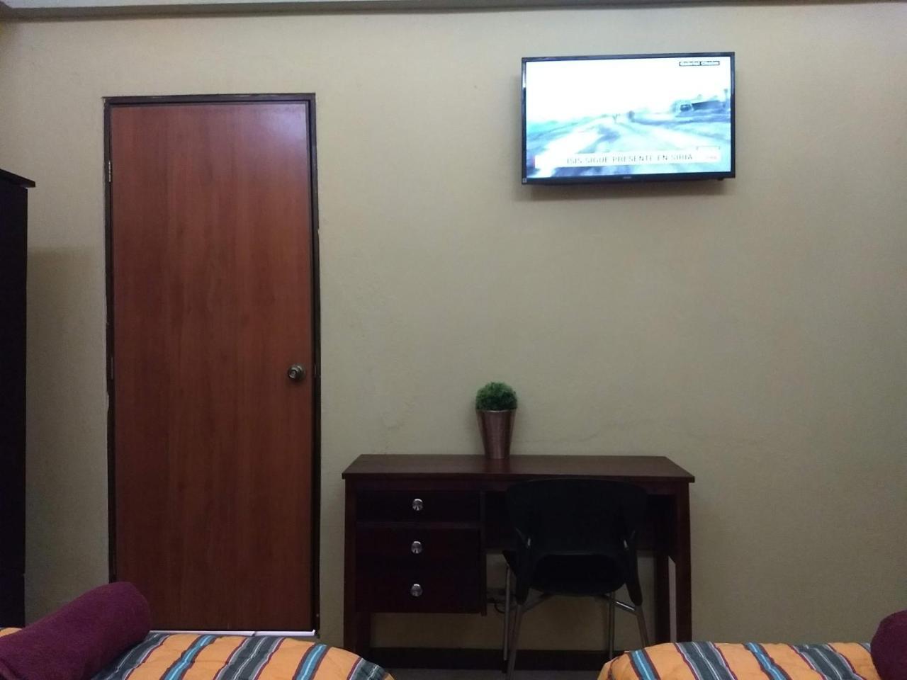 Give House Bed and Breakfast Guatemala City Exteriör bild