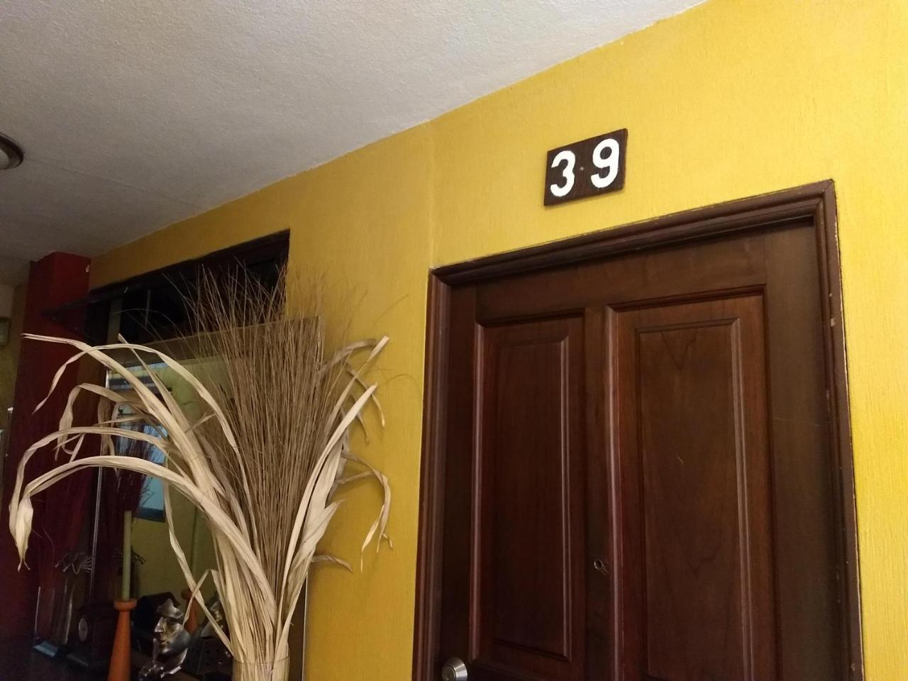 Give House Bed and Breakfast Guatemala City Exteriör bild