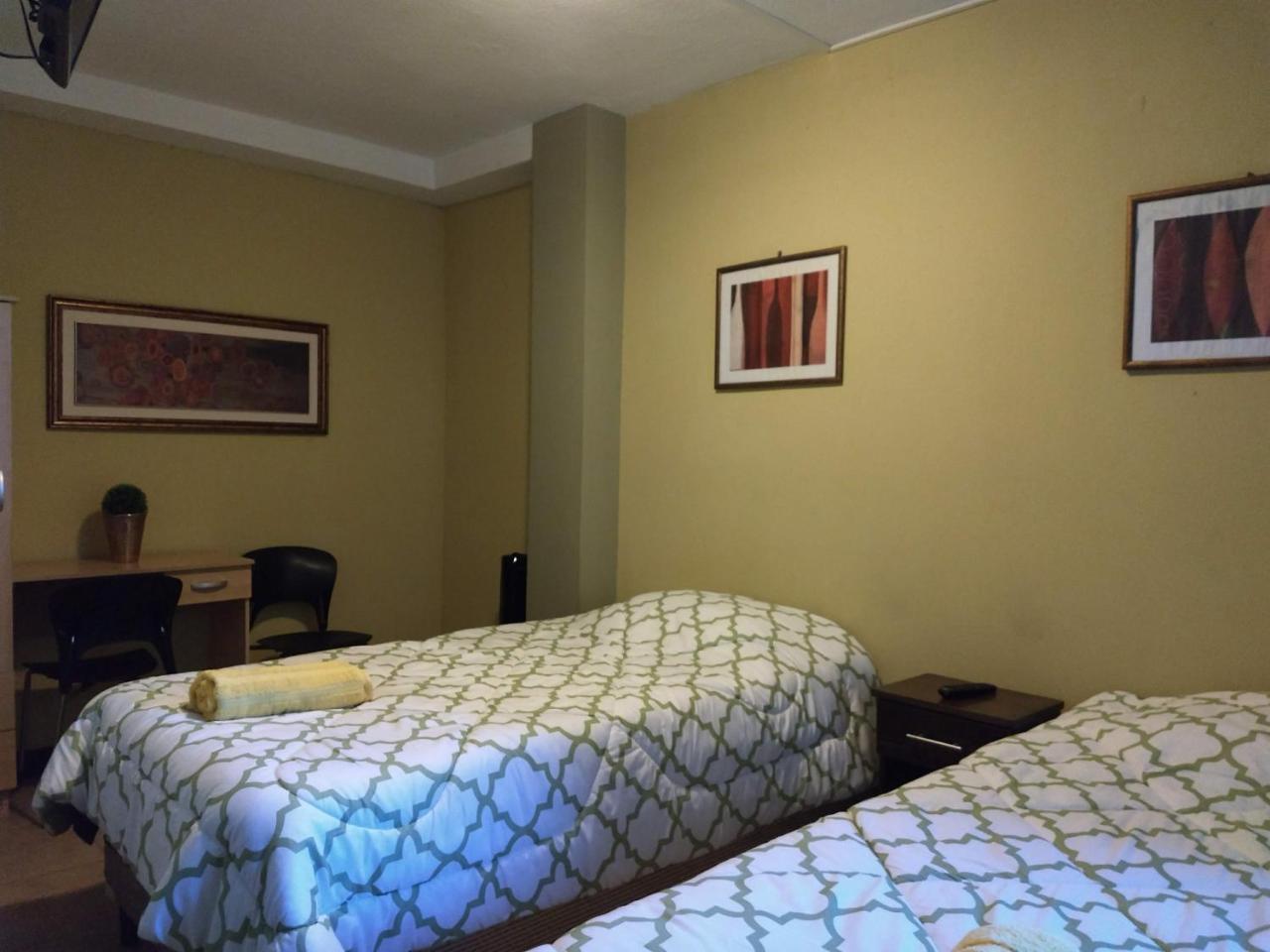 Give House Bed and Breakfast Guatemala City Exteriör bild