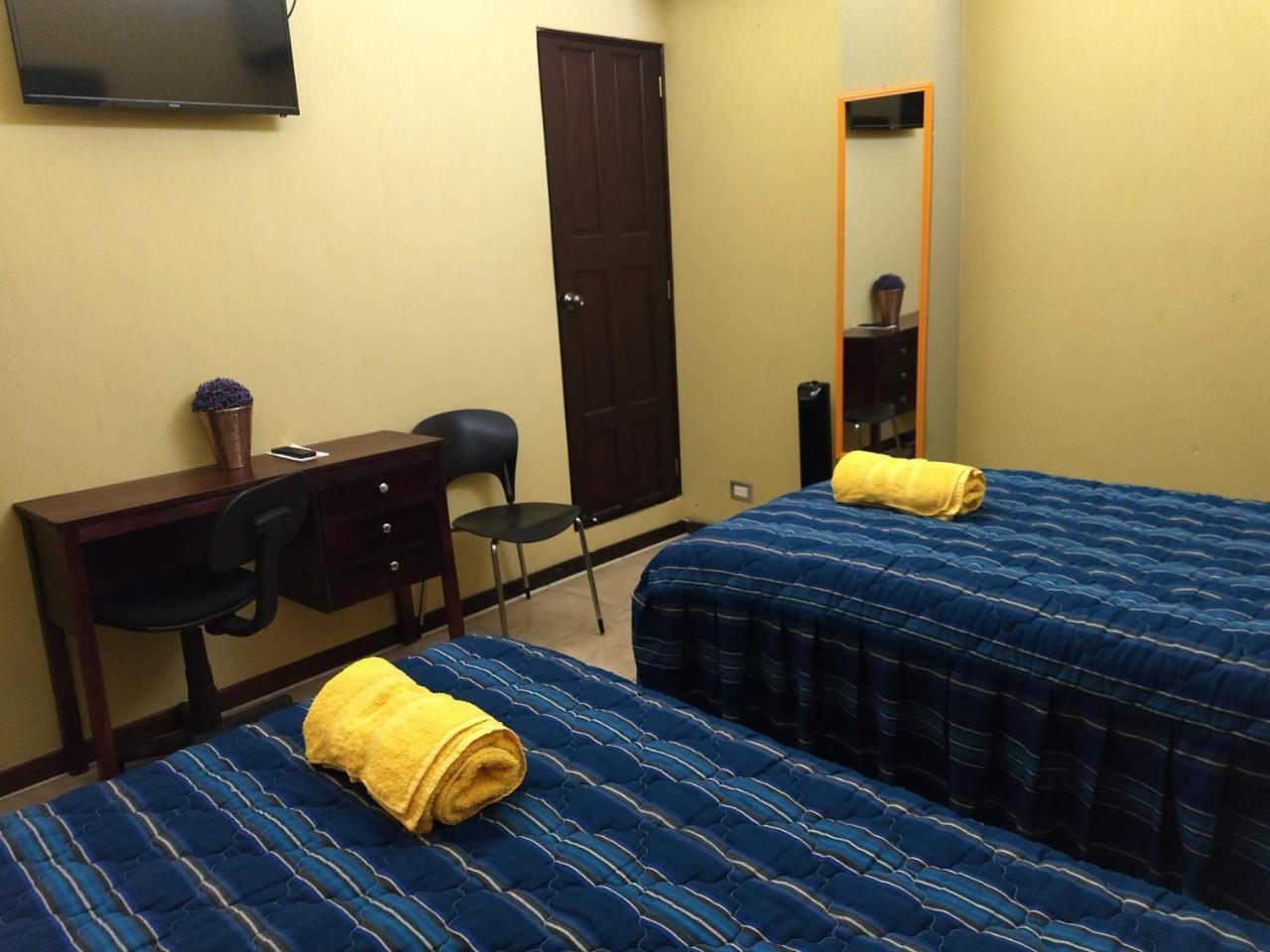 Give House Bed and Breakfast Guatemala City Exteriör bild