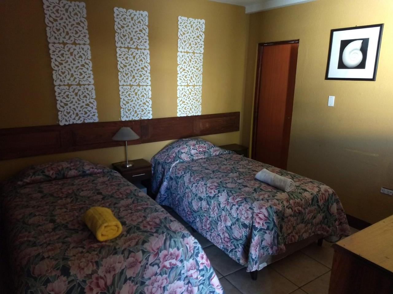 Give House Bed and Breakfast Guatemala City Exteriör bild