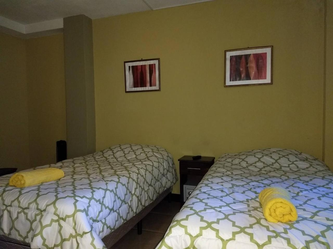 Give House Bed and Breakfast Guatemala City Exteriör bild