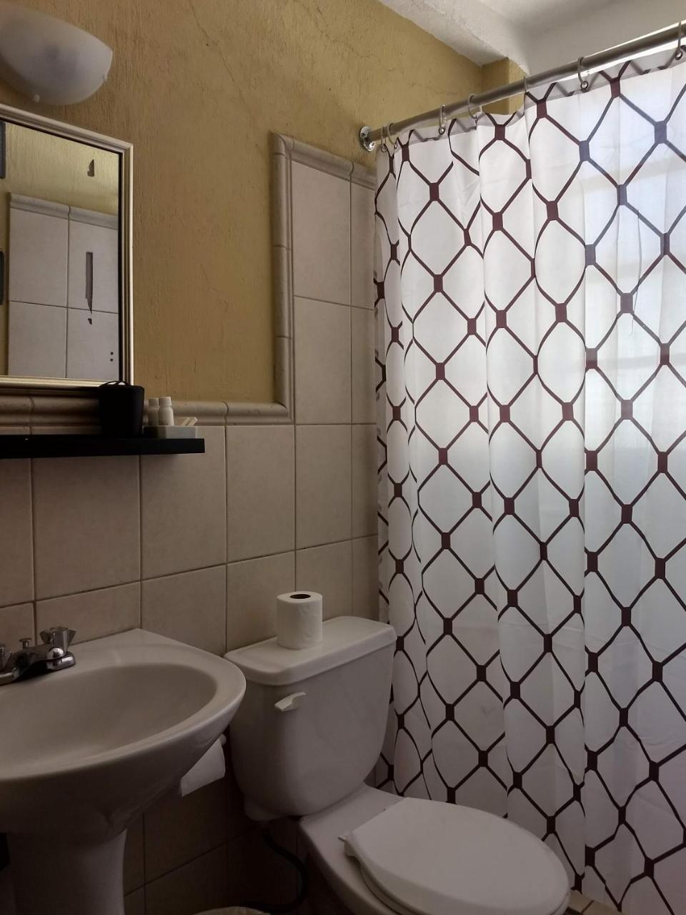 Give House Bed and Breakfast Guatemala City Exteriör bild