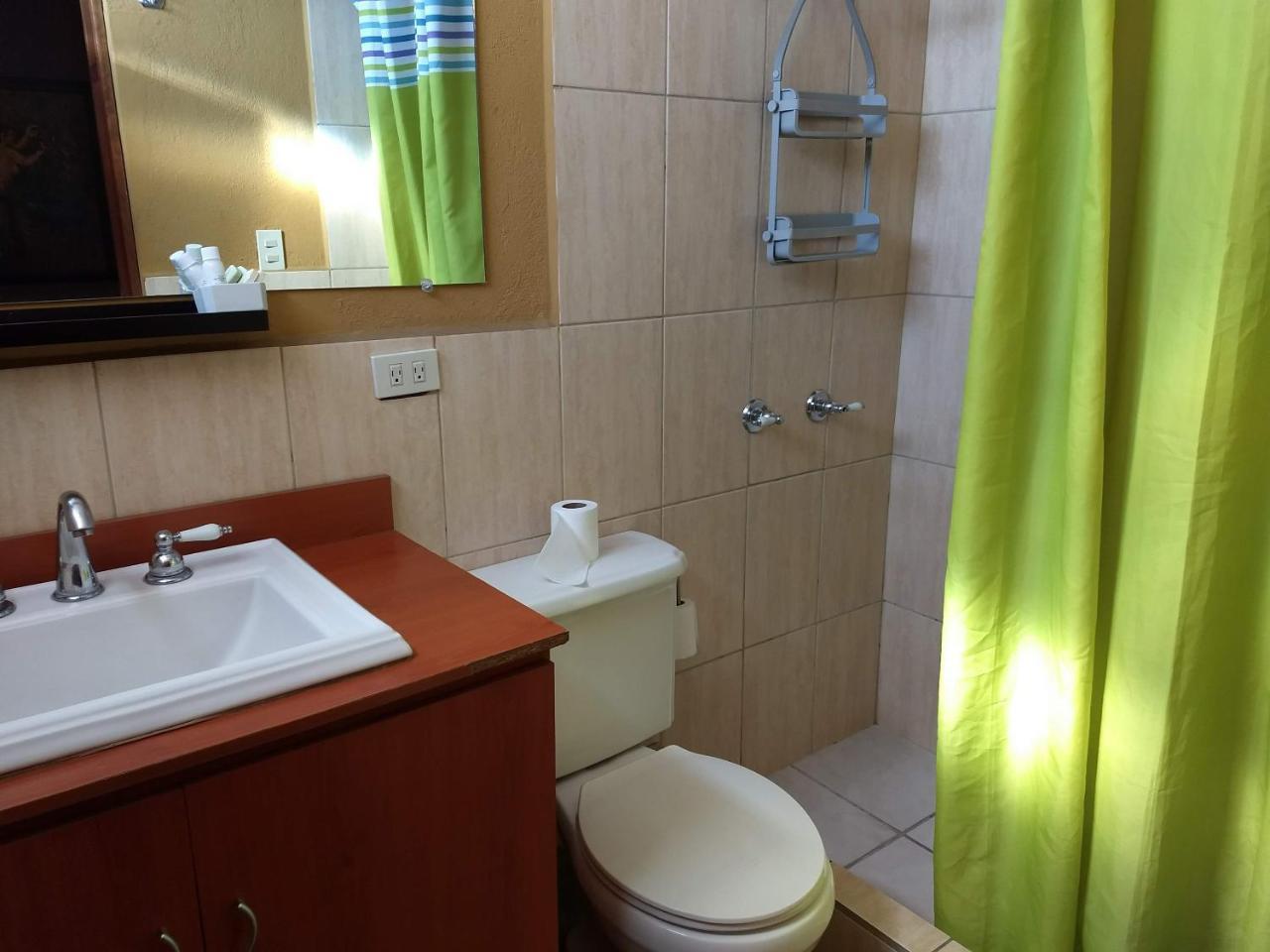 Give House Bed and Breakfast Guatemala City Exteriör bild